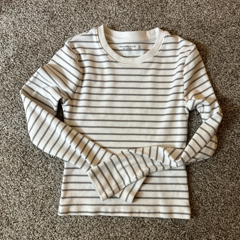Abercrombie long sleeve crop top size XS